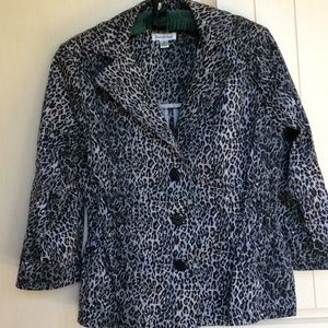 Joan Rivers animal print jacket has 3/4 sleeve Med